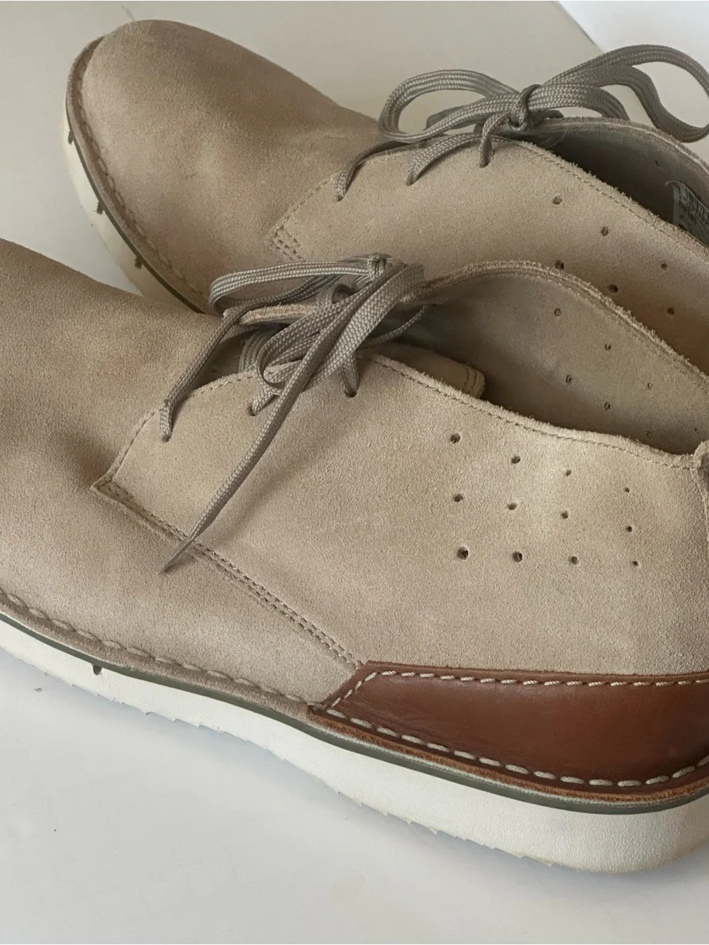 Clarks Shacrelite Mid Men’s 12M Beige Suede Chukka Boots Casual Lace Up Comfort
